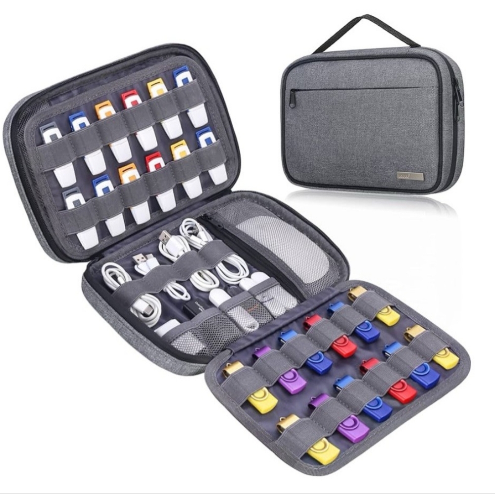 NWOT flash drive and portable electronic accessories organizer case by Lacdo